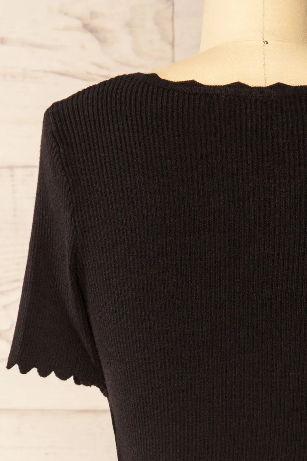 Brussels Black | Cropped Ribbed Top