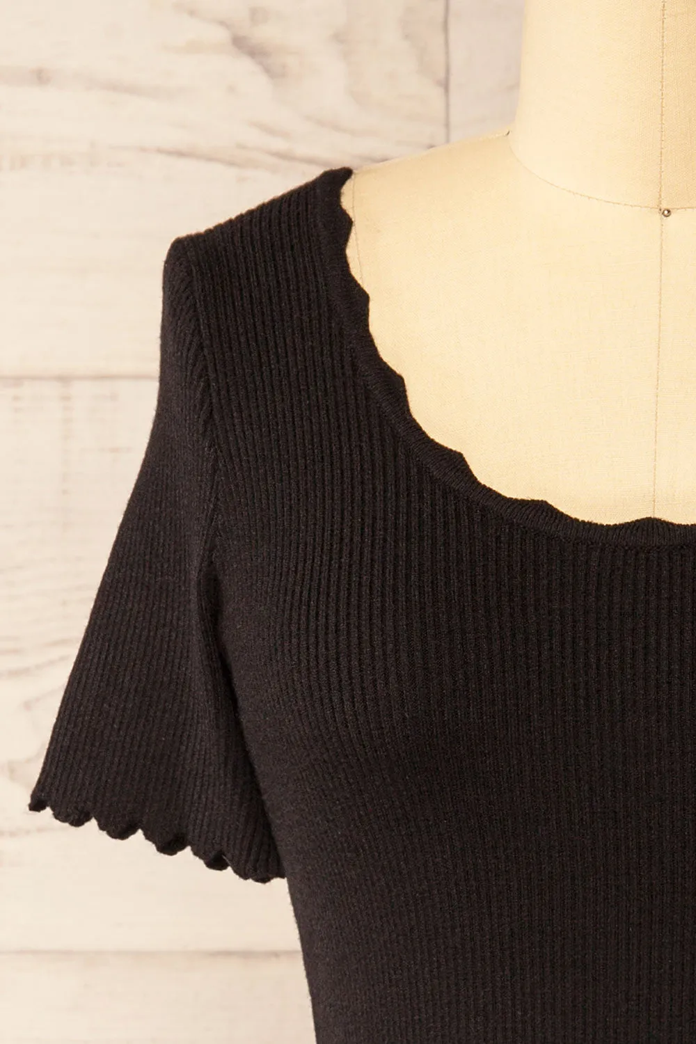 Brussels Black | Cropped Ribbed Top