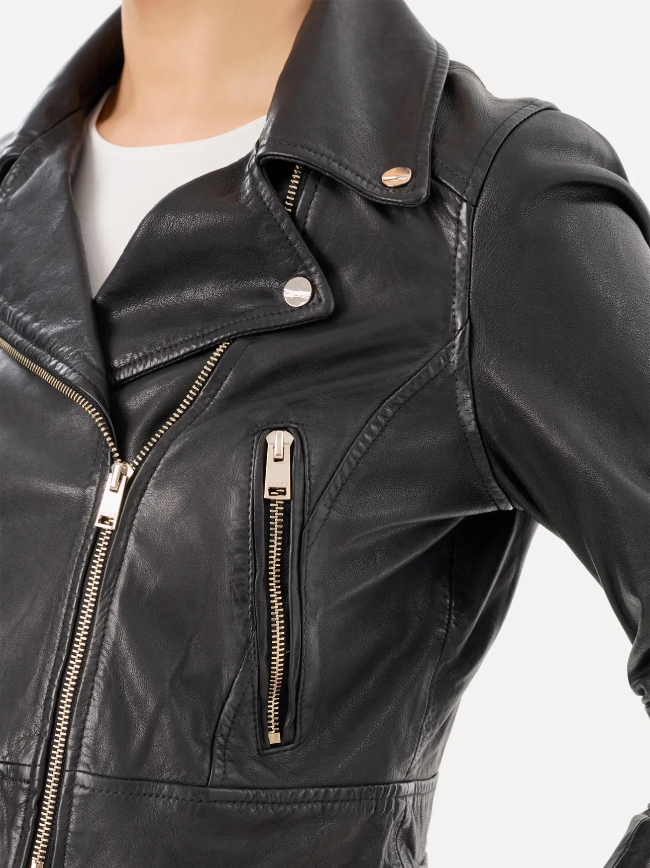 Janika Cropped Leather Jacket in Black