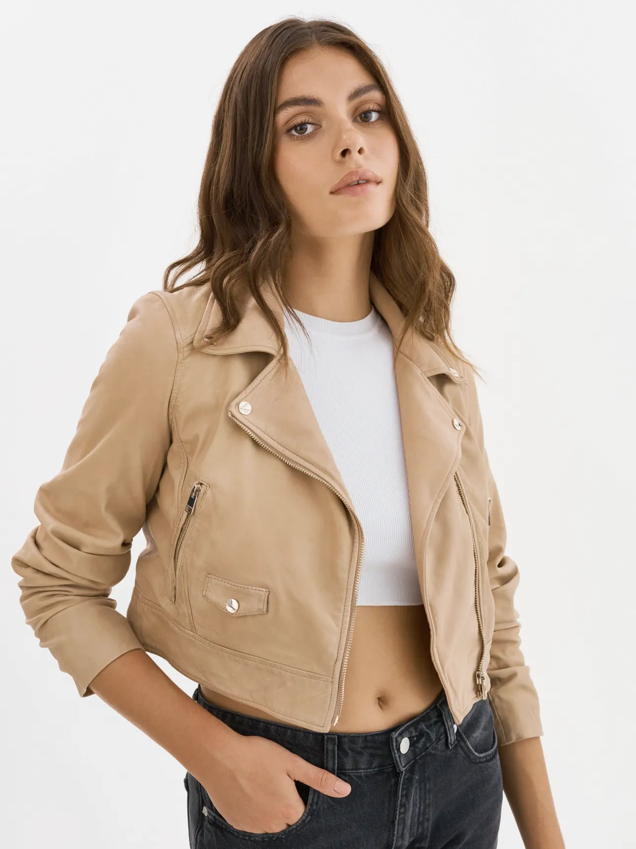 Janika Cropped Leather Jacket in Wheat