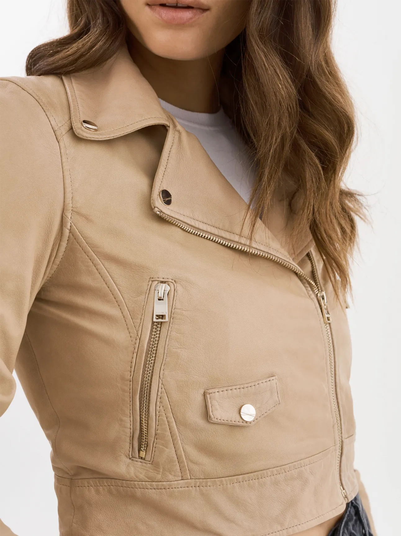 Janika Cropped Leather Jacket in Wheat