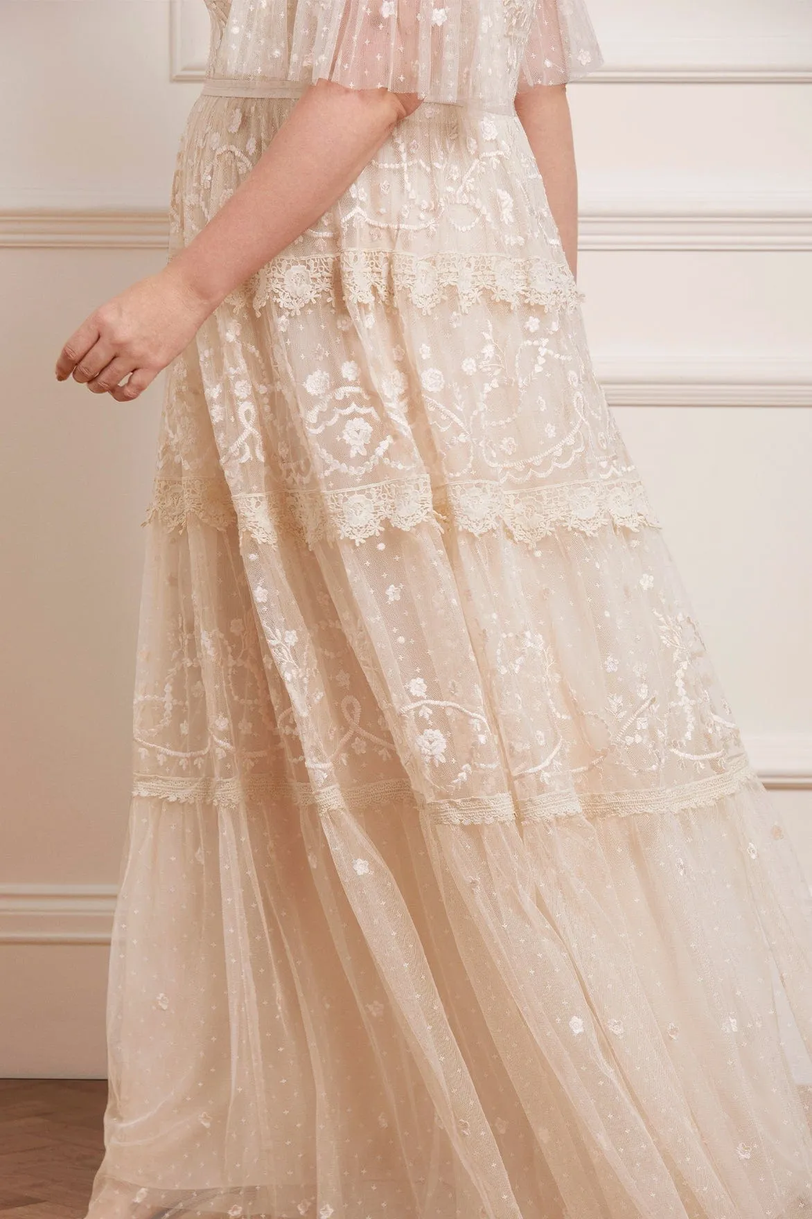 Midsummer Lace Round Neck Gown