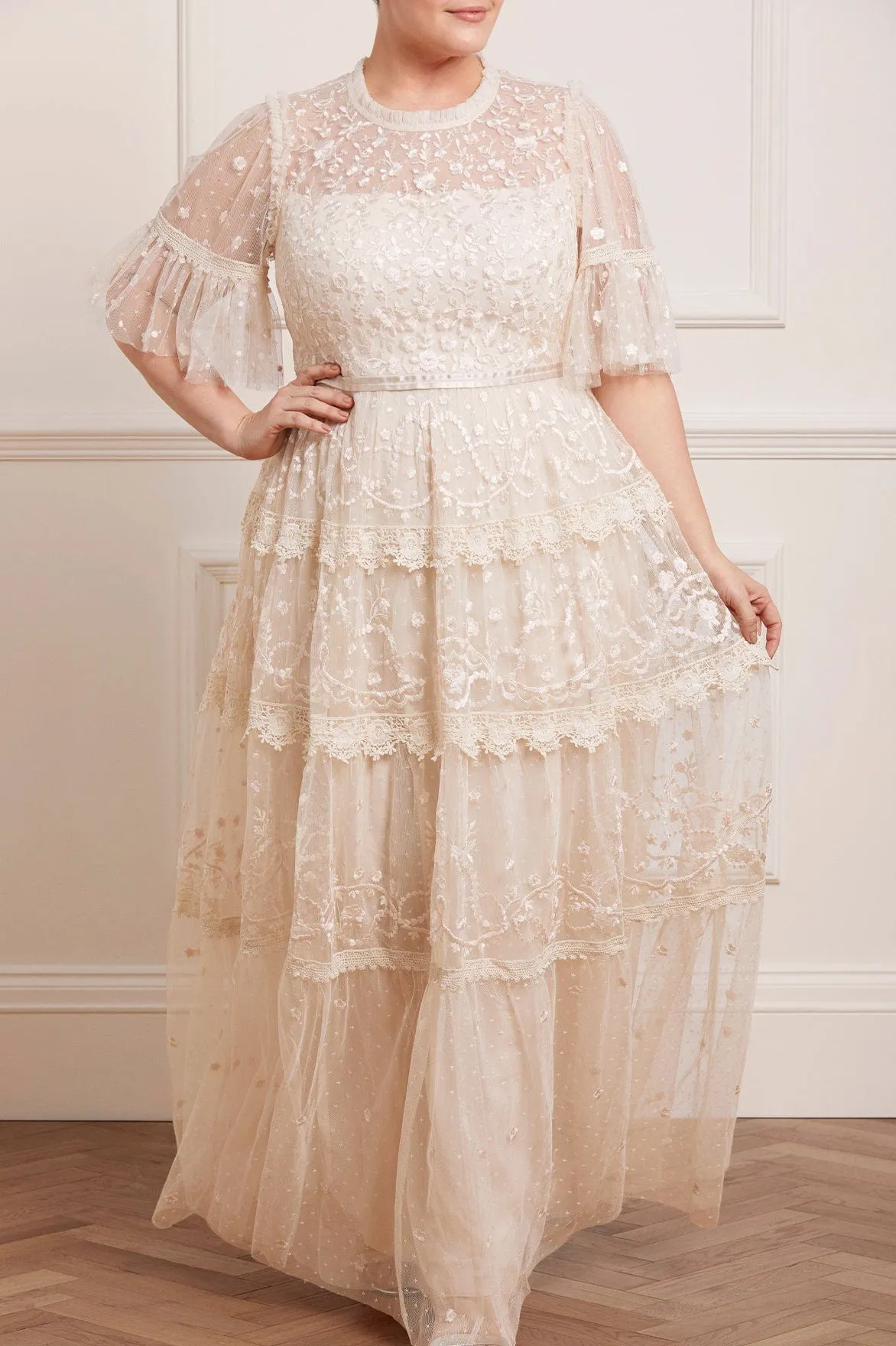 Midsummer Lace Round Neck Gown