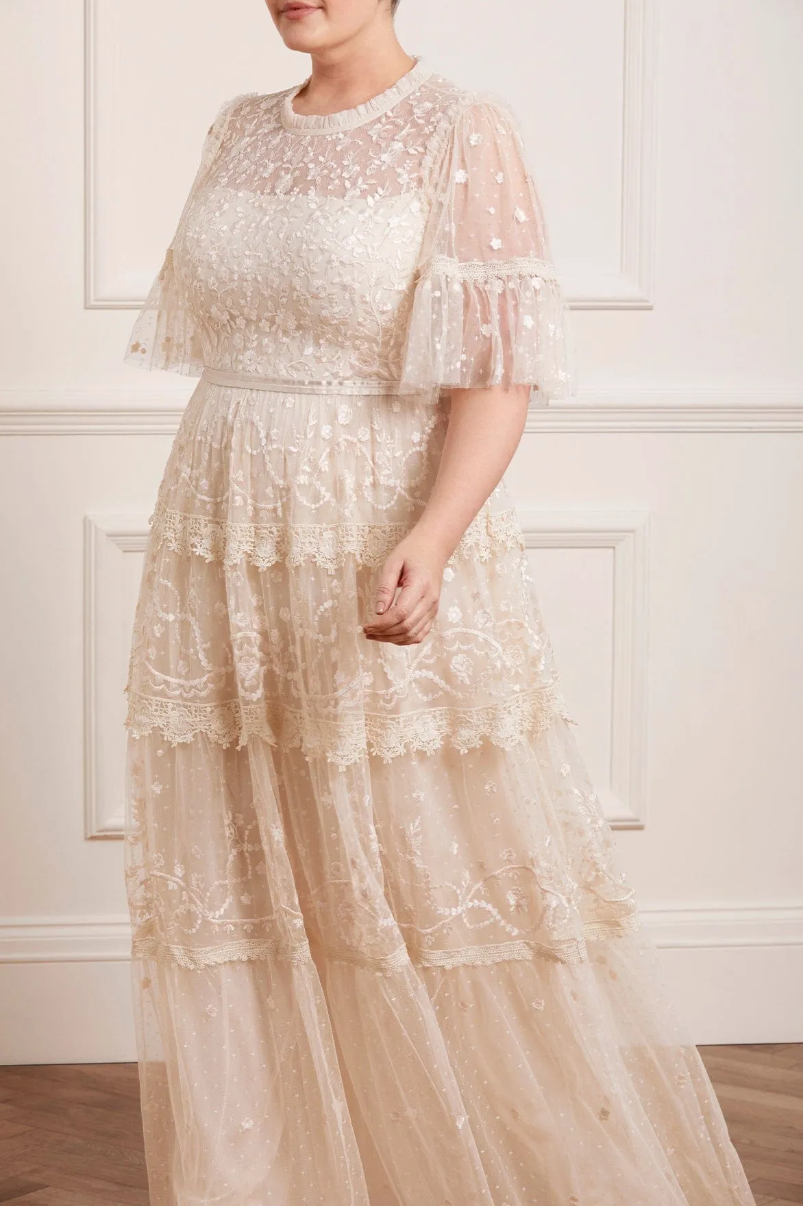 Midsummer Lace Round Neck Gown