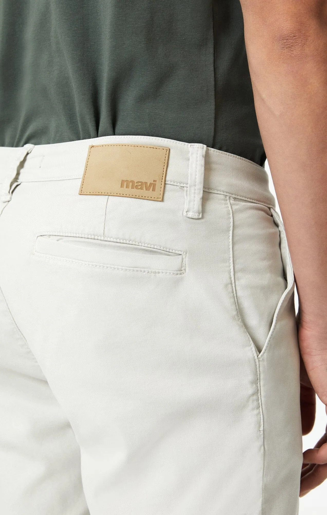 NOAH SHORTS IN OYSTER MUSHROOM LUXE TWILL