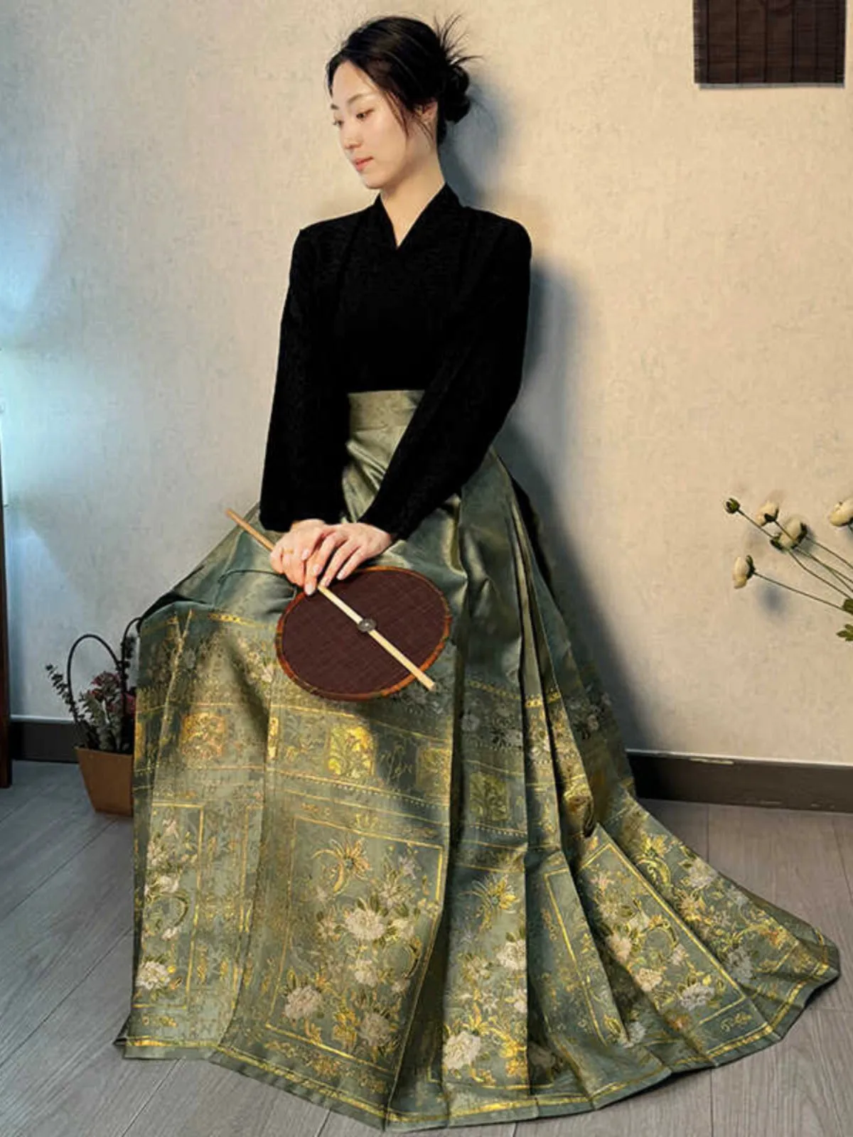 Shan Ping 扇屏 Folding Screen Ming Dynasty Mamian Skirt