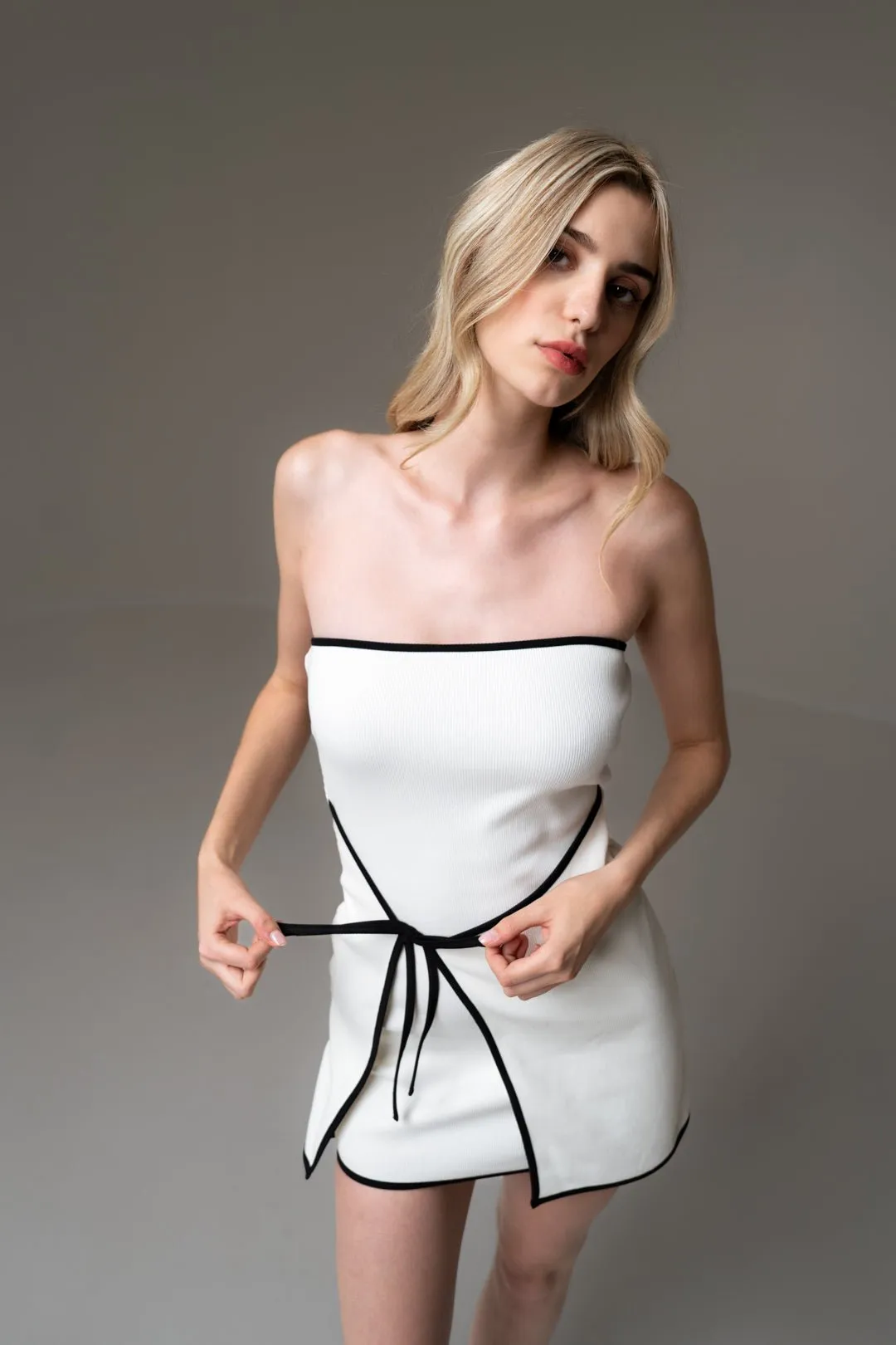 STRAPLESS WHITE CONTRAST OVERLAP DRESS